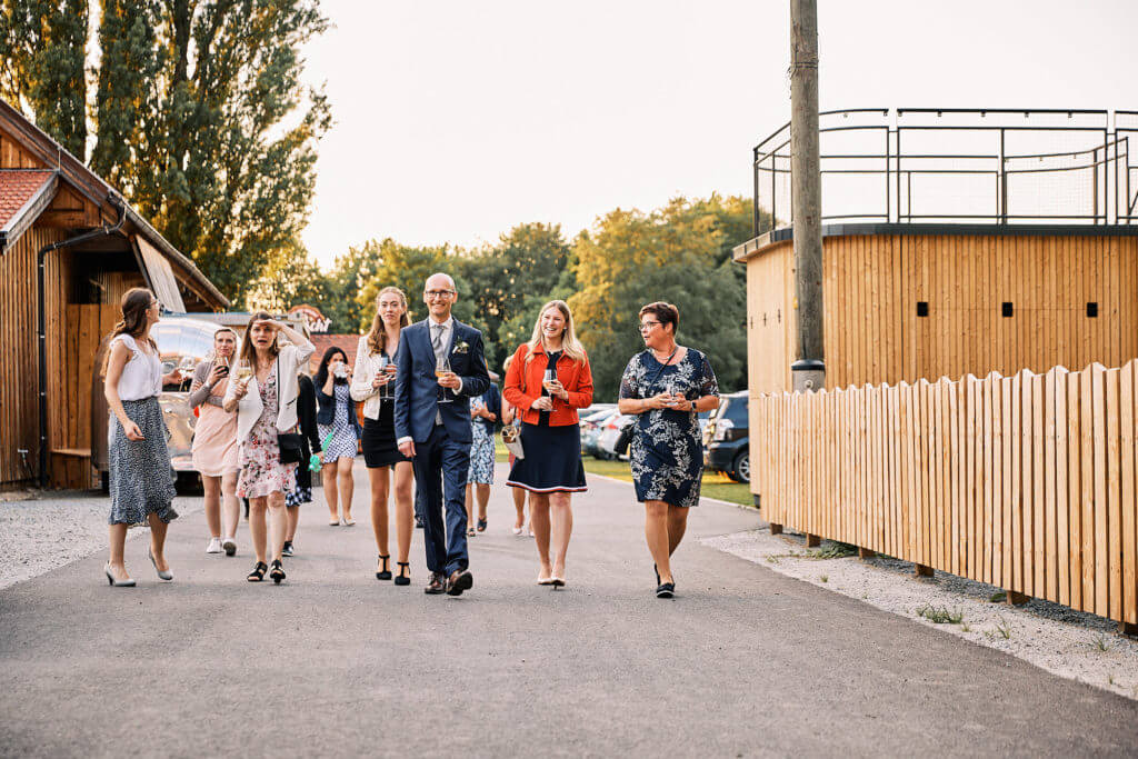 Bräutigam sucht die Braut