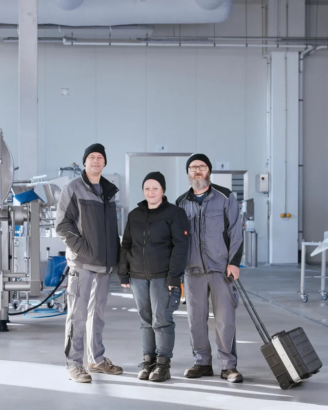 🔧🚛 Industriepower trifft Teamgeist!
 Bei unserem aktuellen Shooting durften wir die Techniker:innen und das Fuhrpark-Team von Grossfurtner in Szene setzen – mitten im echten Arbeitsumfeld, wo Präzision, Know-how und Leidenschaft täglich den Unterschied machen.
Ob an modernster Produktionstechnik oder hinter dem Steuer der imposanten LKW-Flotte – hier läuft alles wie am Schnürchen! Danke an alle Beteiligten für die Energie und die authentischen Einblicke! 💪📸
#Industrieshooting #Teamwork #Technikerleben #Fuhrpark #Grossfurtner #Industriefotografie #Businessportraits #ProudToShoot #KlausMittermayrFotografie #pictureoftheday #fotografie